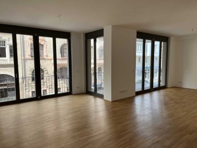 Helle großzügige 4-Raum-Wohnung