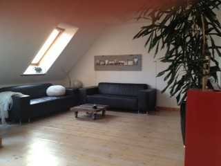 Helle "Haus-im-Haus" Maisonette-Wohnung