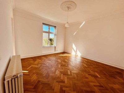Wunderschöne Altbauperle in gefragter Lage, 4-Zimmer, EBK, Garage