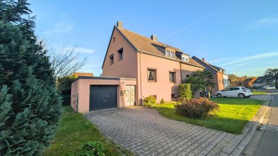 Ruhig, grün, familienfreundlich – Doppelhaushälfte an der Grenze zu Benrath