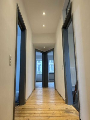 Erstbezug nach Sanierung: 4-Zimmer-Altbau Wohnung mit neuer Einbauküche in Koblenz