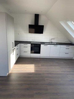 Kelsterbach, solide, sonnige 3-Zimmerwohnung, top-renoviert, in ruhiger Lage