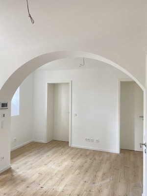 Innovatives Souterrain: Moderne Wohnung mit Fußbodenheizung und Smart-Home-Technologie