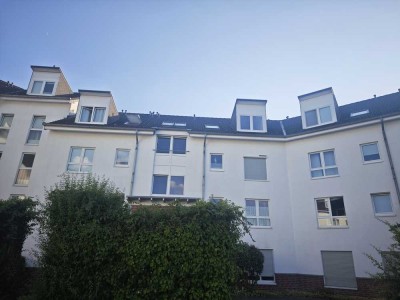 Helle, moderne 3-Zimmer-DG-Wohnung mit Wintergarten und TG-Stellplatz in Neuss-Grimlinghausen