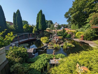 Energetisch saniertes Wohnhaus, Halle, Werkstatt & traumhafte Gartenlandschaft mit Koi-Teichen