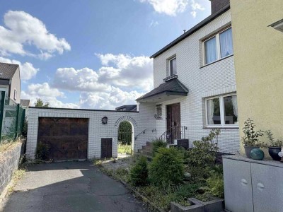 REIHENENDHAUS MIT GROßEM GARTEN UND ZWEI GARAGEN IN GUTER LAGE VON DORTMUND-RAHM