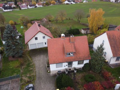 Zwei Häuser, viele Möglichkeiten 
Familienidylle oder Kapitalanlage!