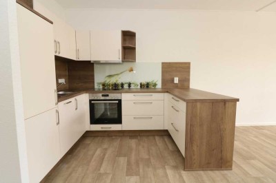 Neu sanierte Wohnung mit Einbauküche & Wanne sucht Chefkoch!!!