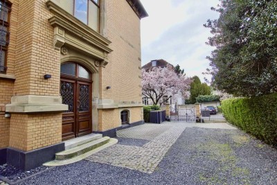 Kernsanierte Altbauwohnung mit Terrasse