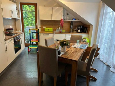 Stilvolle, neuwertige 3-Zimmer-Dachgeschosswohnung mit gehobener Innenausstattung mit EBK in Mainz