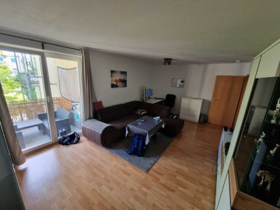 2 Raum Wohnung mit Balkon und Aufzug im Stadtfeld Ost