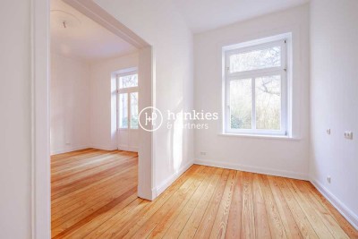 Ein Ensemble mit Möglichkeiten: Zwei Altbauwohnungen mit Verbindungsmöglichkeit