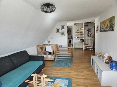 Helle 2,5-Zimmer DG-Maisonette-Wohnung mit Balkon in Kornwestheim