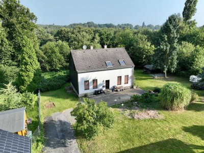 Viel Raum für Ihre Ideen – 1.875 m² Grundstück mit Altbestand in idyllischer Lage