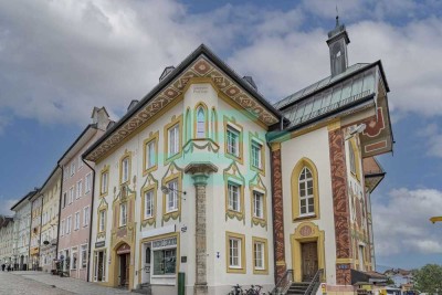 „Historie trifft Wohnkomfort: Dachgeschosswohnung in der Tölzer Marktstraße auf Erbbaurecht“