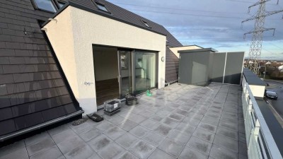 +++ KfW-40-Haus: Großzügige, helle 5,5-Zimmer-Maisonettewohnung mit Balkon und EBK +++