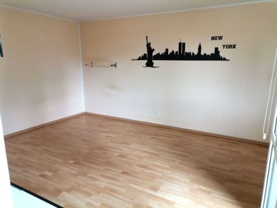 Sofort bezugsfrei! Provisionsfreie 1-Zimmer-Wohnung mit uneinsehbarem Balkon und Blick ins Grüne