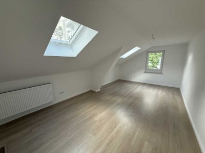 Kernsaniertes Hinterhaus 43m² ruhiger Hinterhof mit 60m² Garten, 20 m² Terrasse (10m² überdacht)