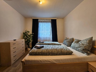 Monatsmiete: Voll ausgestattete sonnige 2-Zimmer Wohnung mit Balkon
