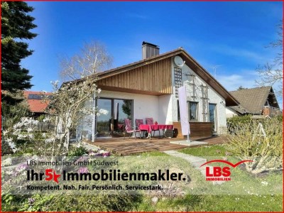 Teil-Renovierter Bungalow mit hochwertiger Einbauküche, 2 Garagen und toller Weitsicht