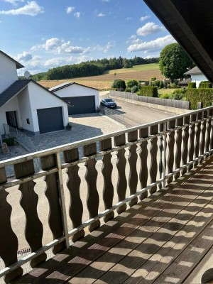 Schöne 3-Zimmer-Dachgeschosswohnung mit Einbauküche und Balkon in Nassenfels