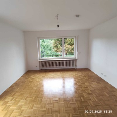 Ruhige 1-Zimmer-Wohnung im Grünen mit Balkon, Stellplatz und Gartenmitnutzung