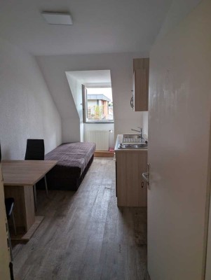 Möblierte 1-Zimmer-Dachgeschosswohnung in Nürnberg, Nähe Rathenauplatz