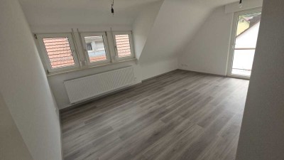 Stilvolle 3-Raum-DG-Wohnung mit gehobener Innenausstattung mit Balkon und Einbauküche in Stuttgart