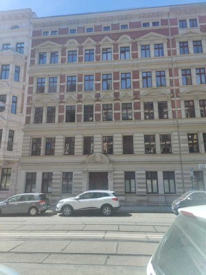 Zentrale, möbilierte Altbauwohnung am Hasselbachplatz mit Balkon
