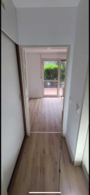 Exklusive 1-Zimmer-Souterrain-Wohnung mit Balkon und Einbauküche in Aachen