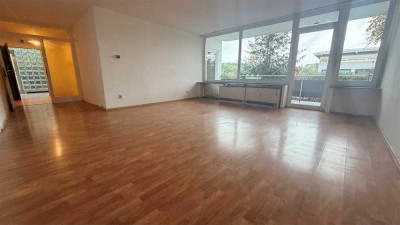 Zentral gelegene 4,5 Zimmer Wohnung mit 2 Balkonen im Erdgeschoss!