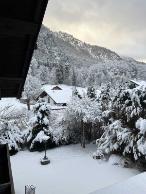 Helle 3-Zimmer-Wohnung mit Südbalkon und Bergblick in Kochel am See