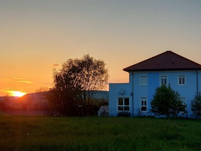 NEUWERTIGES TRAUMHAUS IN BESTLAGE MIT VIELEN HOCHWERTIGEN AUSSTATTUNGSDETAILS IN AUSSICHTSLAGE MIT HOHER LEBENSQUALITÄT UND WOHNKOMFORT