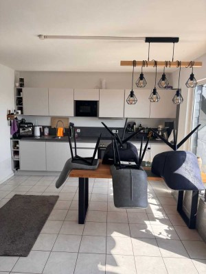 Exklusive, geräumige und modernisierte 2-Zimmer-Wohnung mit Balkon in Hürth