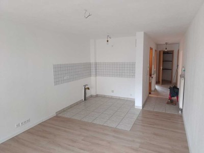 Vollständig renovierte Wohnung mit zweieinhalb Zimmern sowie Balkon und EBK in Nürtingen