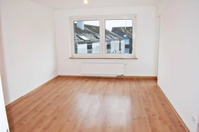 Gemütliche 2 Zimmer Wohnung mit Balkon Weitblick inklusive ! Frei ab 1.7.2025 !
