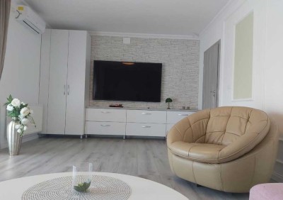 Exklusive, modernisierte 2-Raum-Wohnung mit EBK in Mauerstetten