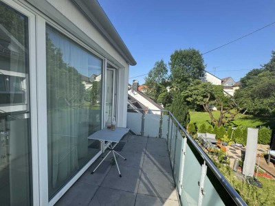 Exklusive 3 Zimmer DG Whg, BJ 2016 mit EBK, Balkon, HMS mit Fernsicht in Waiblingen- Neustadt
