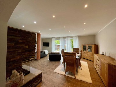 Design trifft Komfort: Stilvolle DHH in Wenzenbach – jetzt 150.000 € günstiger!