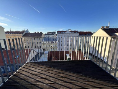 Lichtdurchflutete Maisonette-Wohnung im Dachgeschoss: 4-Zimmer mit großzügiger Terrasse