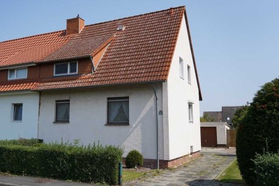 * Doppelhaushälfte mit großem Grundstück am Stadtrand von Lehrte * - teilsaniertes Objekt mit Garage