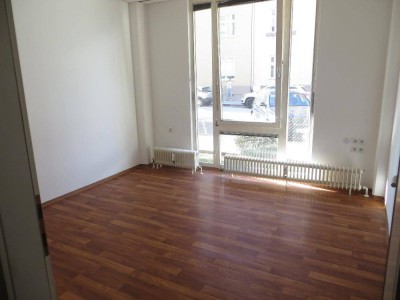 IBK-Pradl: 1 freies geräumiges, helles WG-Zimmer für einen Studenten oder berufstätige Person in einer 8er WG-Wohnung ab 1.Juli 2025!
