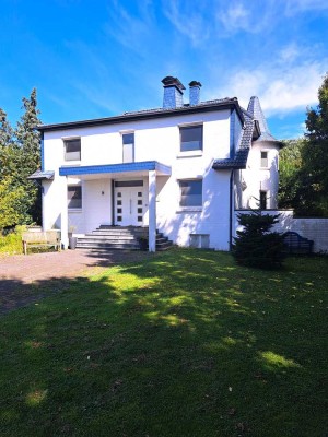 Provisionsfrei ! Schickes Landhaus mit Gartenparadies plus gewerbl. Nebengebäude in Korschenbroich