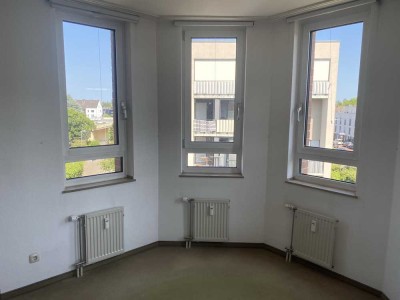 Modernisierte  2-Raum-Wohnung mit Balkon in Köln Niehl