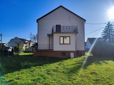 Haus mit 6 Zimmer, Garten, 2 Terrassen, Eckgrundstück, PKW Parkplatz