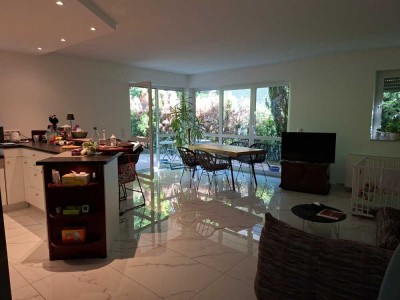 Stilvolle, neuwertige 3-Raum-EG-Wohnung mit geh. Innenausstattung mit Terrasse und EBK in Wiesbaden