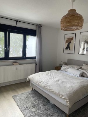 Helle 2-Zimmer-Wohnung mit Einbauküche direkt am Mainufer in Offenbach-Bürgel