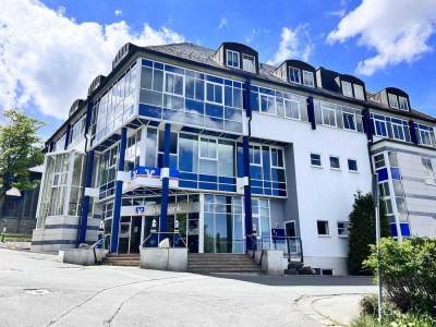 Ansprechende und modernisierte 4-Zimmer-Wohnung mit geh. Innenausstattung mit Balkon