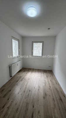 Hausmeisterwohnung (2,5 Zi.) mit Gartenmitbenutzung!