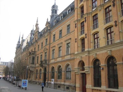 Seniorengerechte Dachgeschosswohnung mit Balkon im Zentrum von Halle mit Service